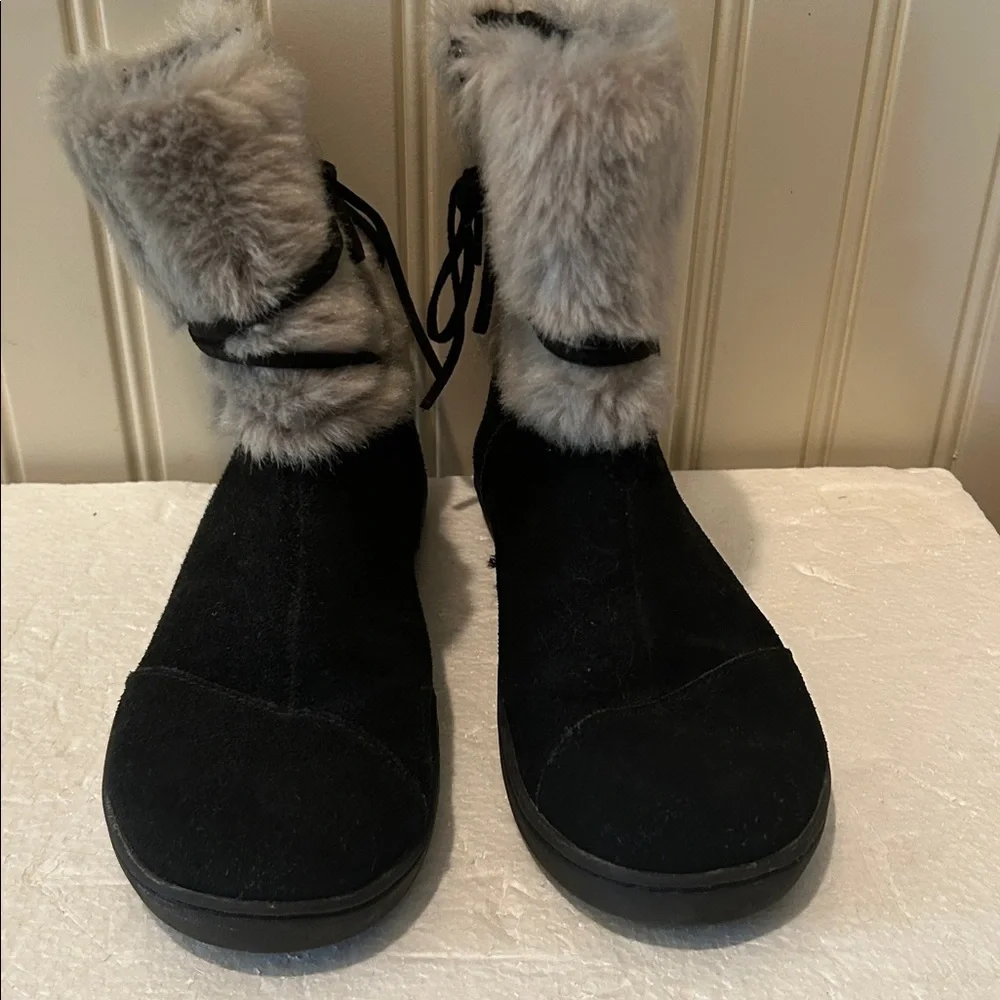 Toms kids Suede Nepal Eskimo style Faux Fur Boots ZipUp wrap around cord Size 2